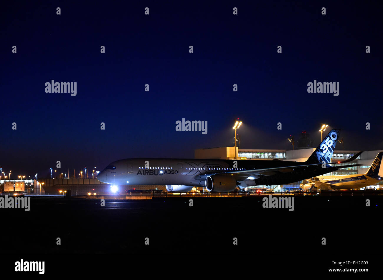 Airbus, ein 350 900 XWB, Flugzeuge, Flugzeug, Flugzeug, ACL, Anti-Kollision Licht, Flughafen München, Übersicht, Panorama, Aussicht, Nacht, Stockfoto