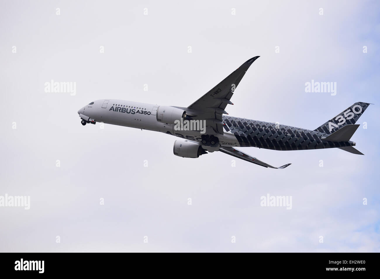 Airbus Ein 350 Xwb Ausziehen Start In Der Luft Luft Flugzeuge Flugzeug Flugzeug Flughafen Munchen Turm Ubersicht Panorama Blick Stockfotografie Alamy