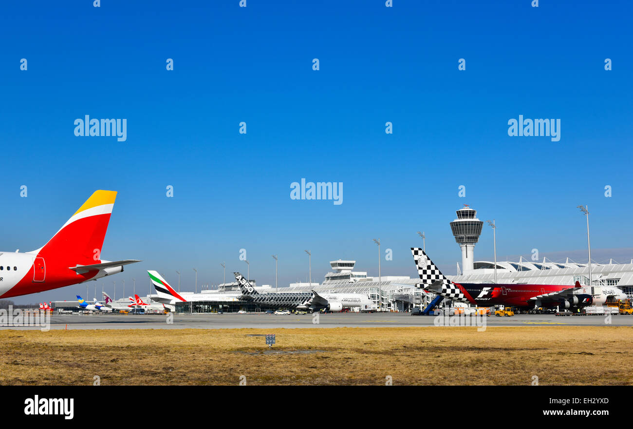 Airbus, ein 350, ein 380, 340, Flugzeuge, Flugzeug, Flugzeug, terminal, tower, Flughafen München, Übersicht, Panorama, Aussicht, Linie, Stockfoto