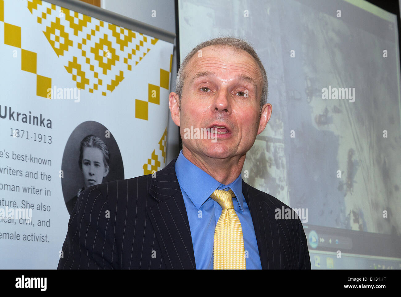 Staatsminister für Europa David Lidington MP bei der globalen Freunde der Ukraine Fotoausstellung im House Of Commons, Opfer von Krieg Unterstützung Projekt zu starten. London, Vereinigtes Königreich. 05.03.2015 Stockfoto