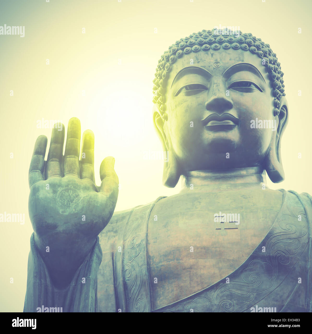 Riesenbuddha in Hong Kong. Retro-Stil vorgefiltert Bild Stockfoto