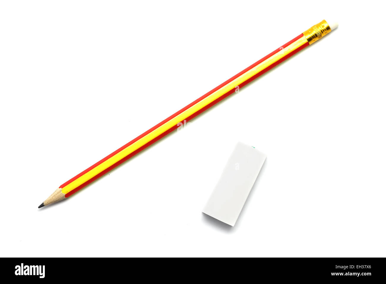 Bleistift und Kautschuk isoliert auf weißem Hintergrund Stockfoto