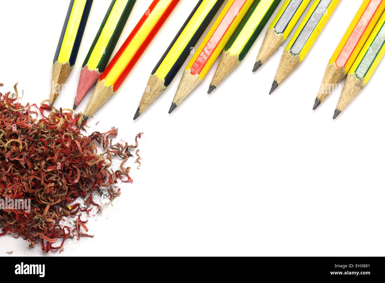 Bleistift und Kreide Späne isoliert auf weißem Hintergrund Stockfoto