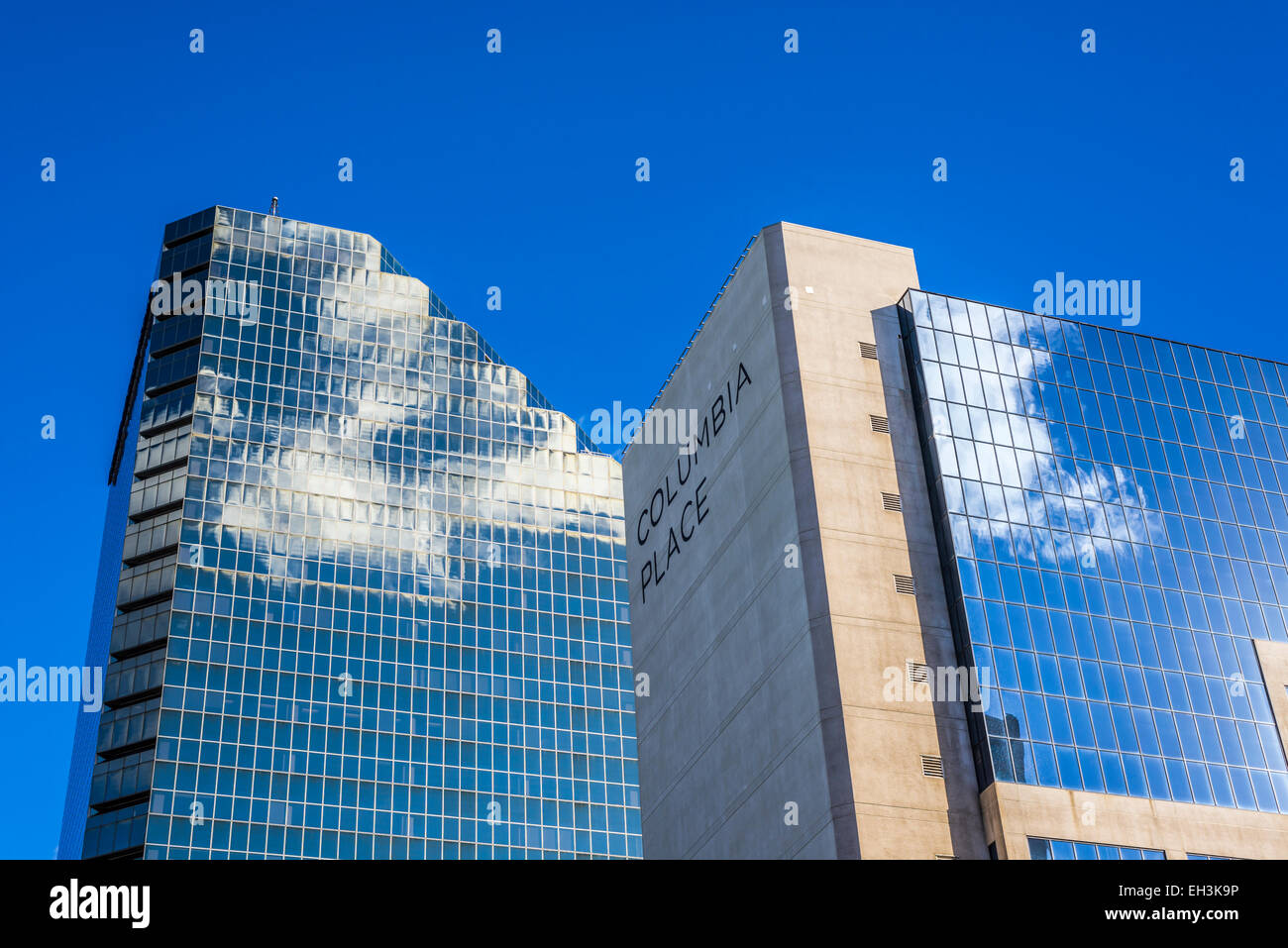 Wolken reflektieren in Windows. Gebäude befindet sich in Downtown San Diego, California, Vereinigte Staaten von Amerika. Stockfoto