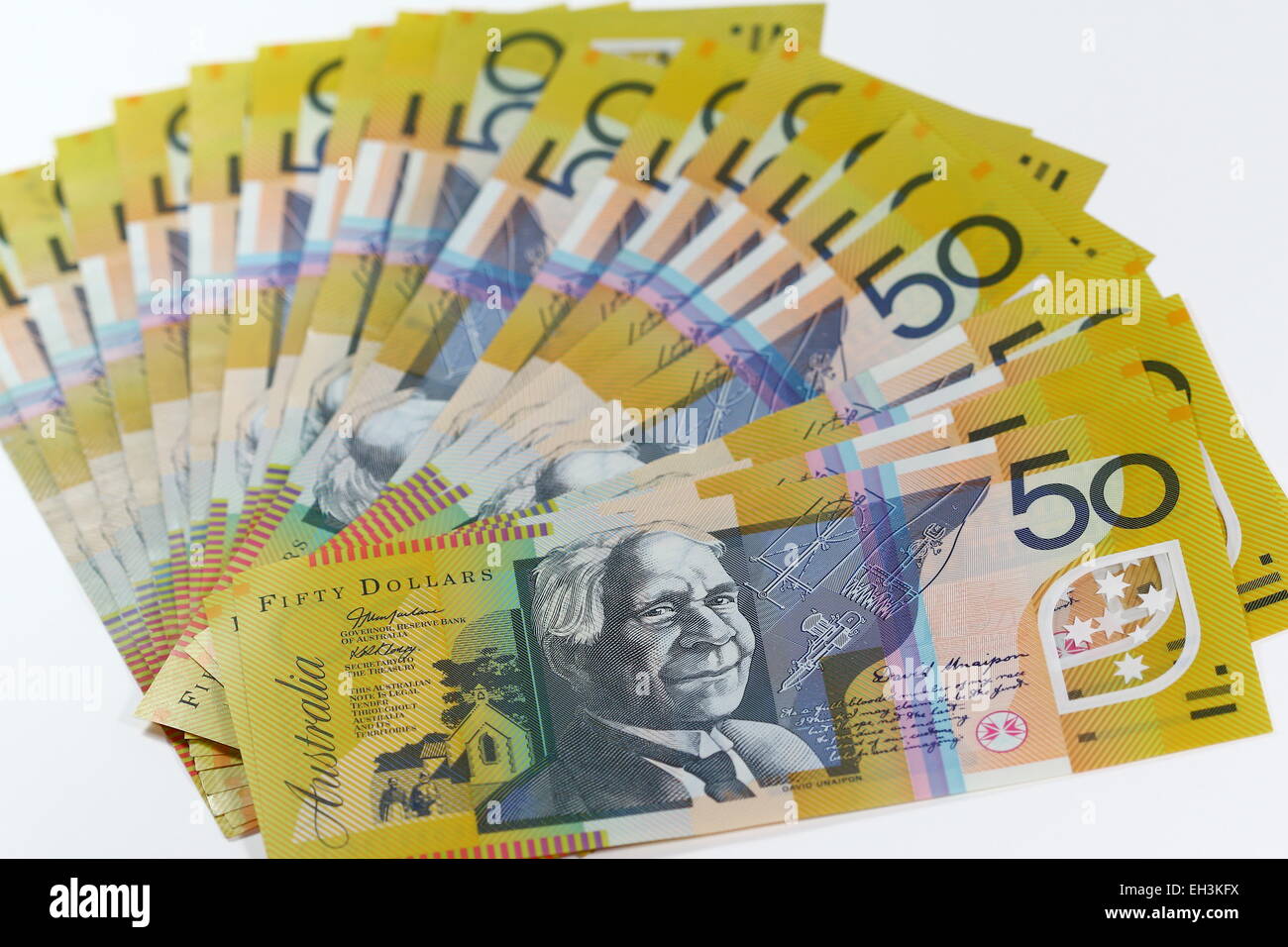$50 australische Notizen auf weißen Hintergrund isoliert Stockfoto