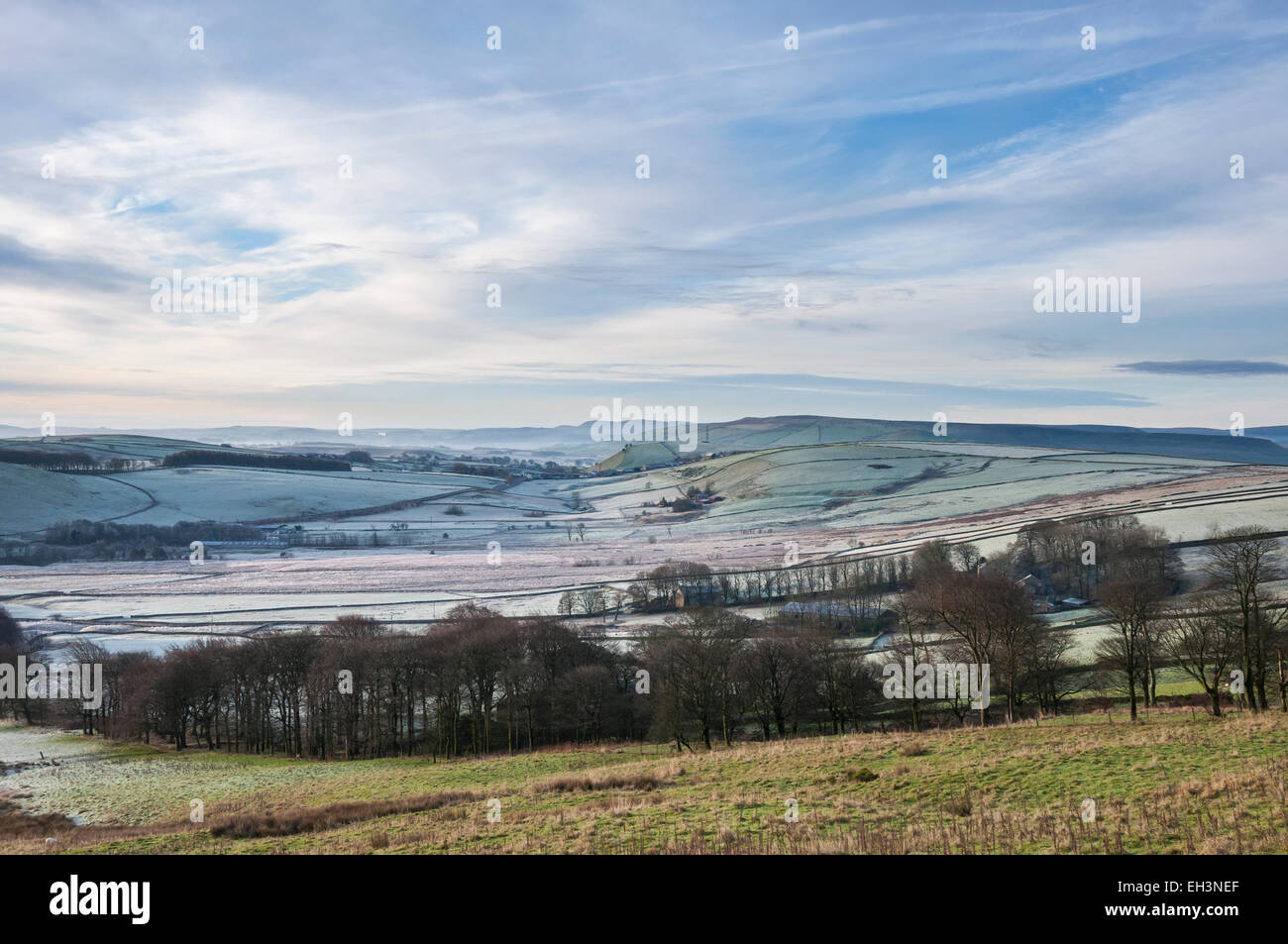 Wintermorgen im Peak District. Blick über frostigen Felder in der Nähe von Perryfoot, Derbyshire. Stockfoto