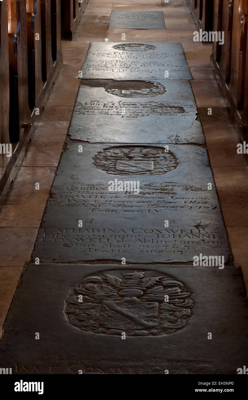 Boden-Gedenkstätte Steinen, St. Marien Kirche, Bibury, Gloucestershire, England, UK Stockfoto