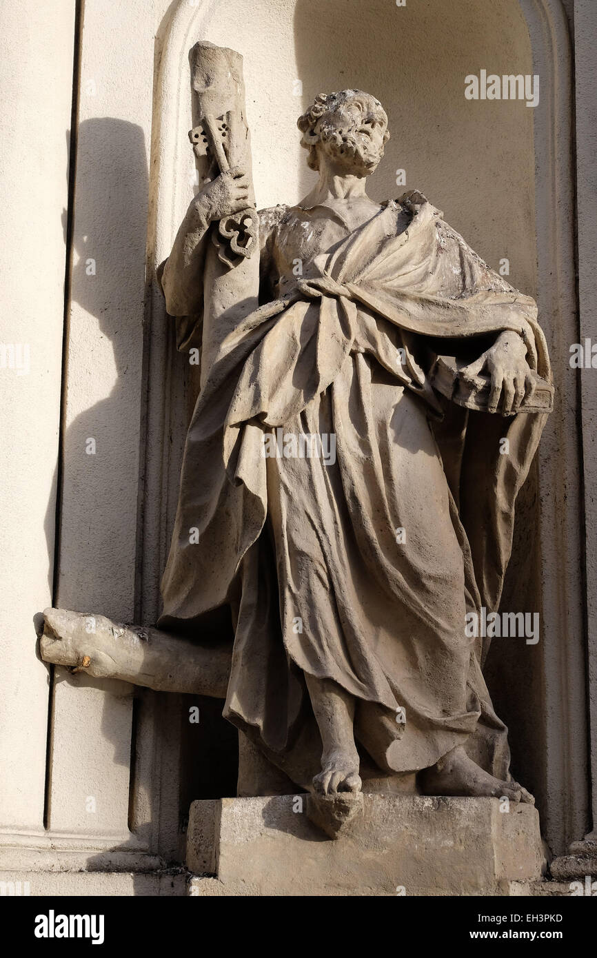 Saint Peter der Apostel an der Fassade der Pfarrkirche des Heiligen Blutes in Graz, Steiermark, Österreich am 10. Januar 2015. Stockfoto
