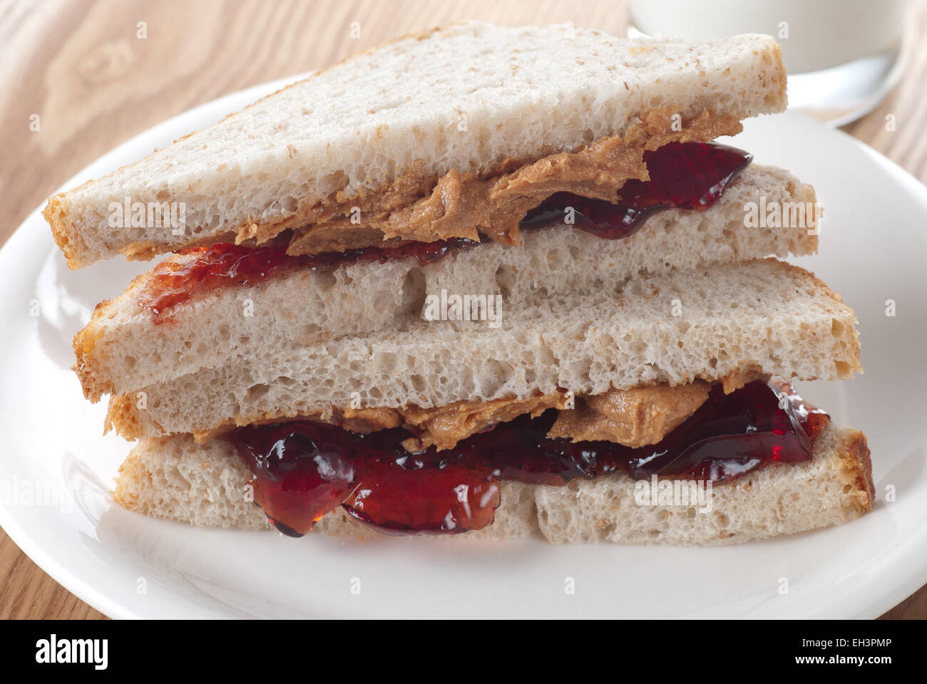 Erdnussbutter und marmelade -Fotos und -Bildmaterial in hoher Auflösung ...