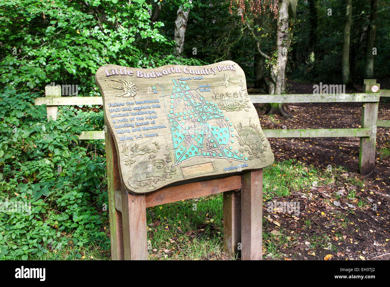 Ein Schild am Eingang zum kleinen Budworth Country Park Cheshire England UK Stockfoto