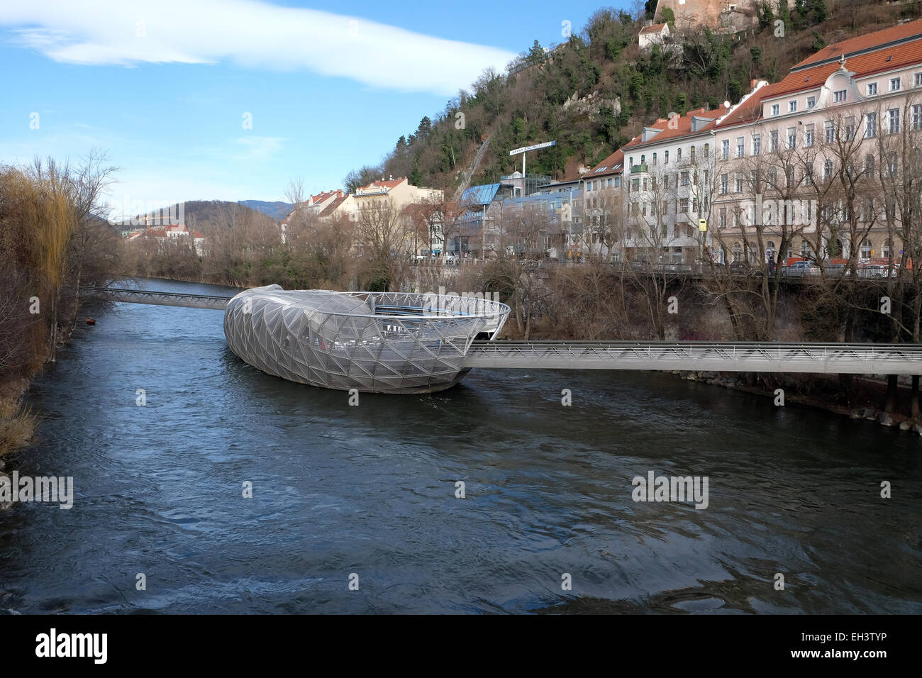 Eine künstliche Insel in der Mur in Graz, Österreich Stockfoto