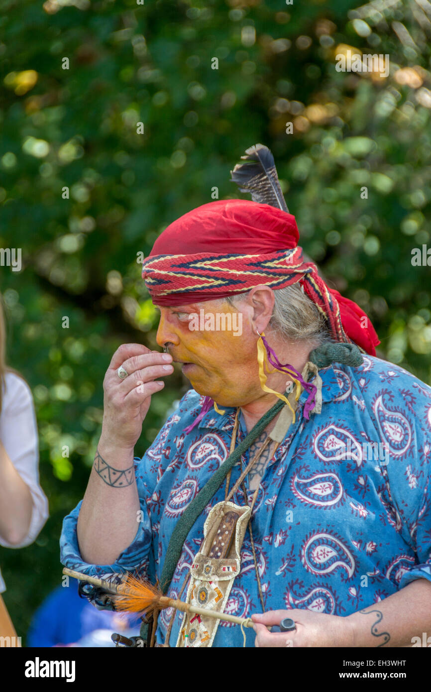 Native American Reenactor während die Nachstellung der 1778 Belagerung von Fort Boonesborough Kentucky. Stockfoto