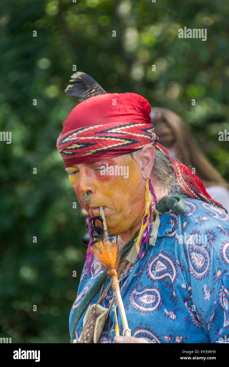 Native American Reenactor während die Nachstellung der 1778 Belagerung von Fort Boonesborough Kentucky. Stockfoto