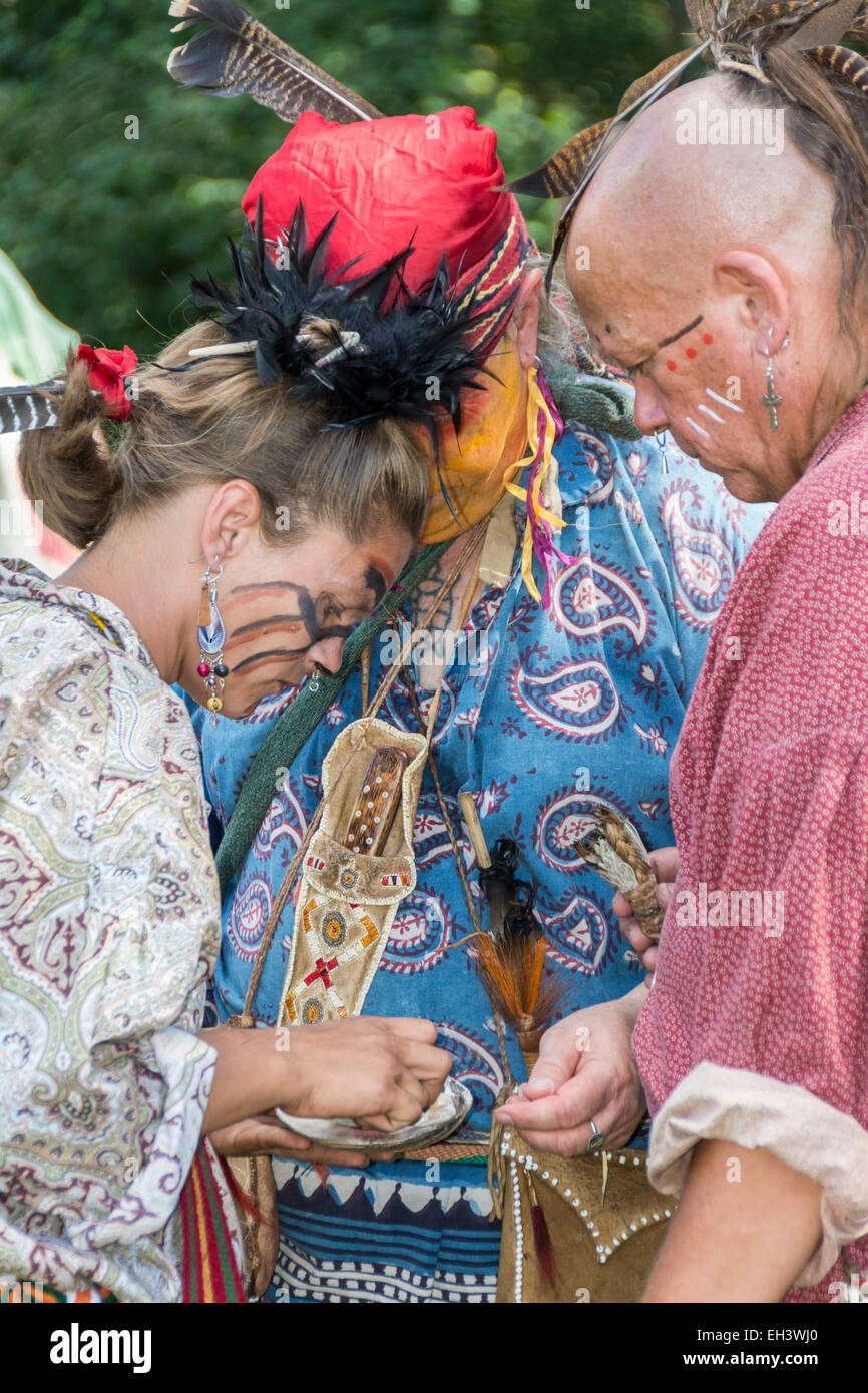 Native American Reenactors während die Nachstellung der 1778 Belagerung von Fort Boonesborough Kentucky. Stockfoto