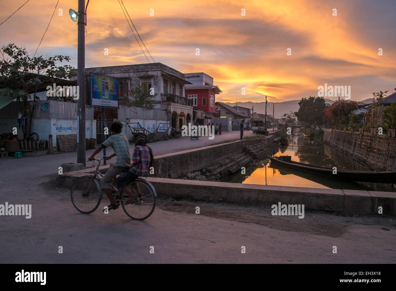 Sonnenuntergang in Nyaungshwe, Myanmar Stockfoto