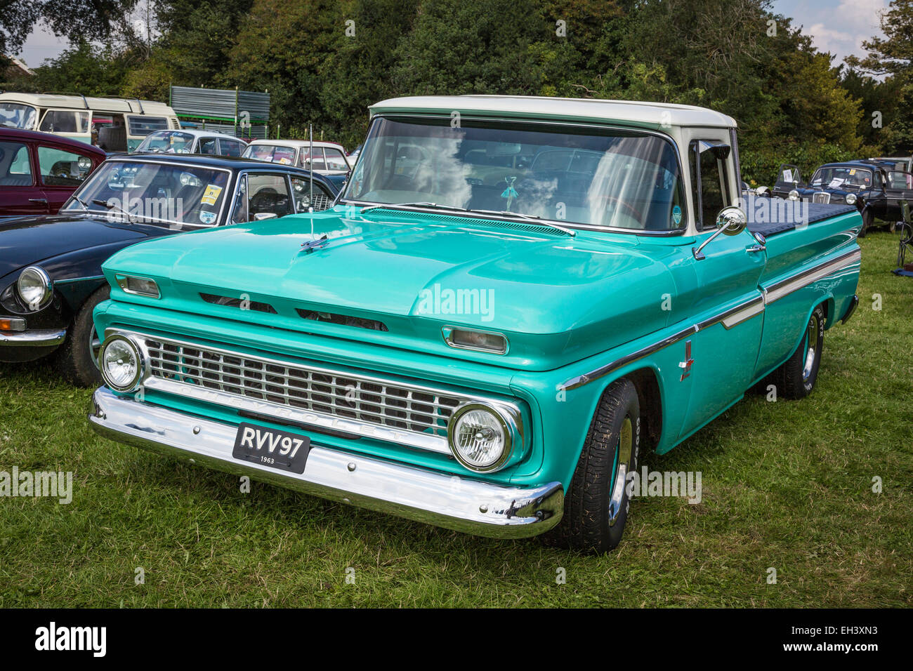 Türkis 1963 Chevrolet c-10 V8 Pick-up-Truck. Dreiviertel Vorderansicht. Stockfoto