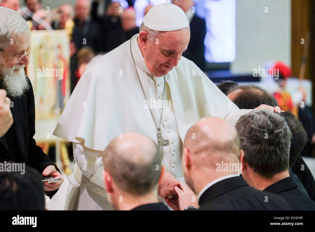 Vatikan-Stadt. 6. März 2015. Francis Papst trifft die Kinder der Schulen der Jesuiten in Nervi Halle Credit: wirklich Easy Star/Alamy Live News Stockfoto