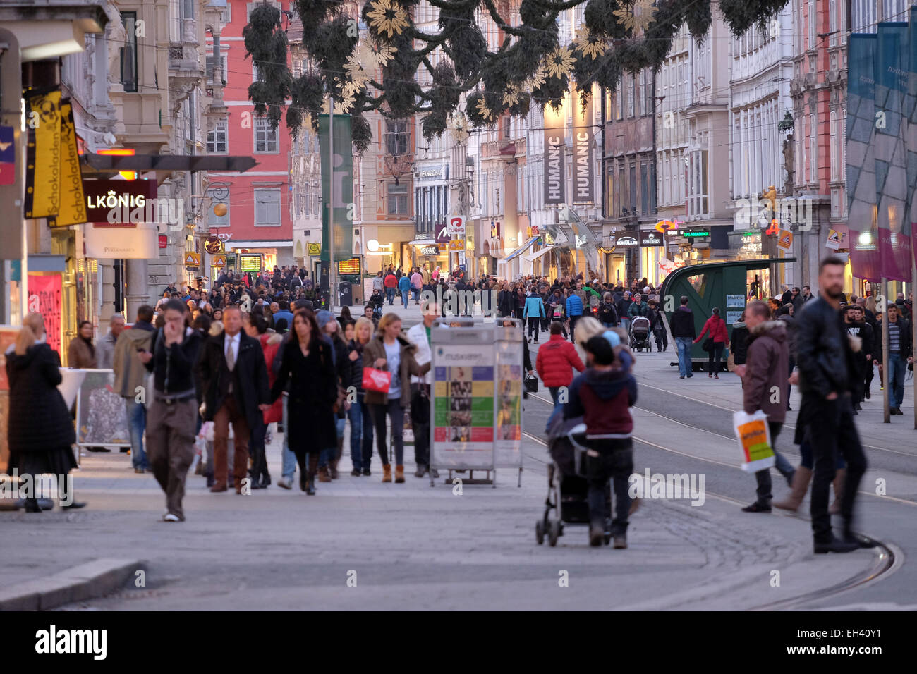 Die Leute an der Herrengasse Straße in Graz, Steiermark, Österreich am 10. Januar 2015. Stockfoto