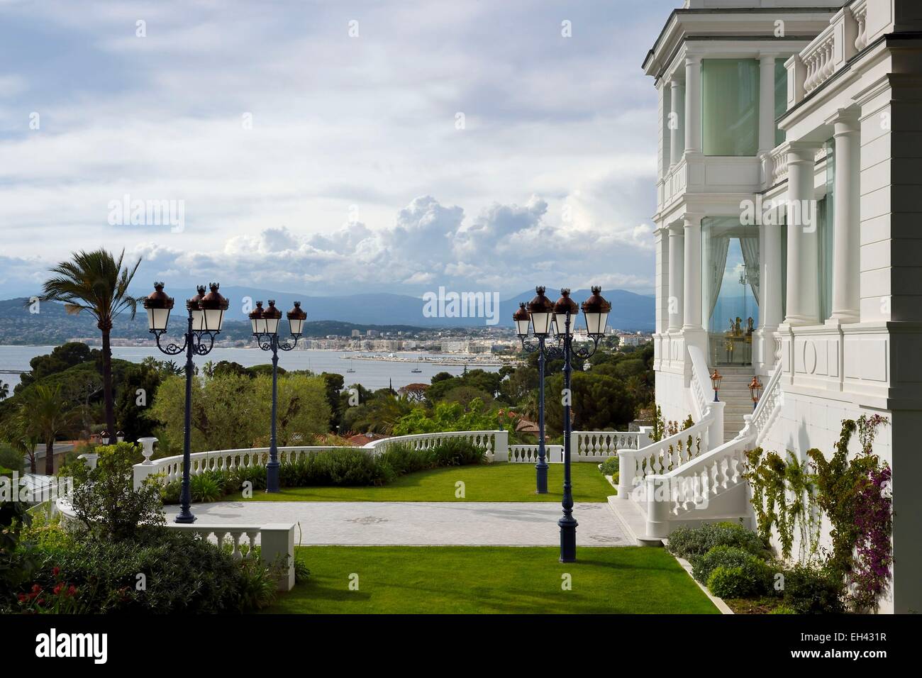 Frankreich, Alpes Maritimes, Antibes, Cap d ' Antibes, Villa Les Chenes Verts wo Jules Verne blieb, mit Blick auf den Golfe Juan Stockfoto
