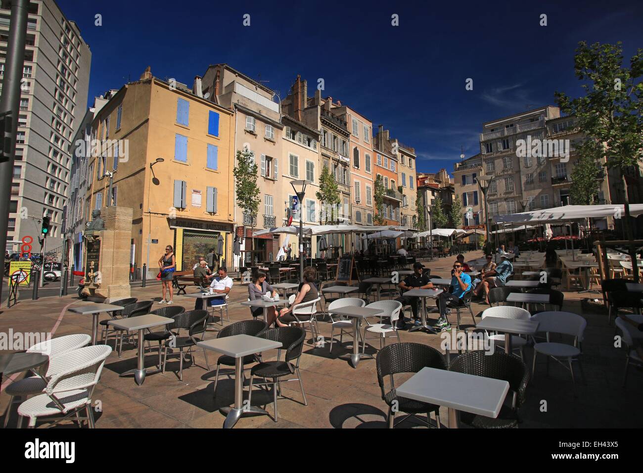 Frankreich, Bouches du Rhone, Marseille, Ortsteil die Panier, CafΘ Terrassen auf dem Platz Lenche Stockfoto