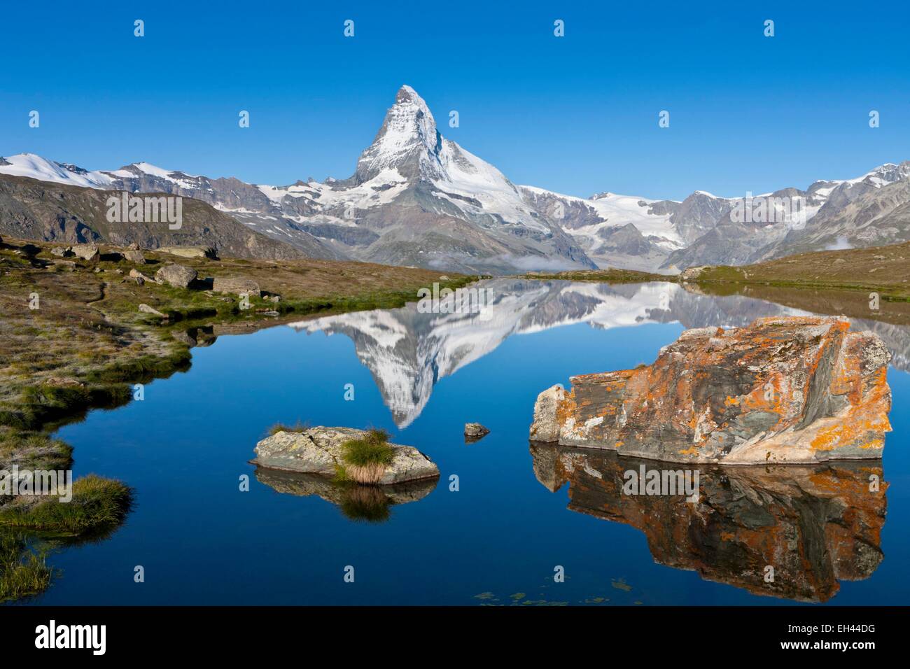 Schweiz, Kanton Wallis, Zermatt, das Matterhorn (4478m) vom See Stellisee Stockfoto