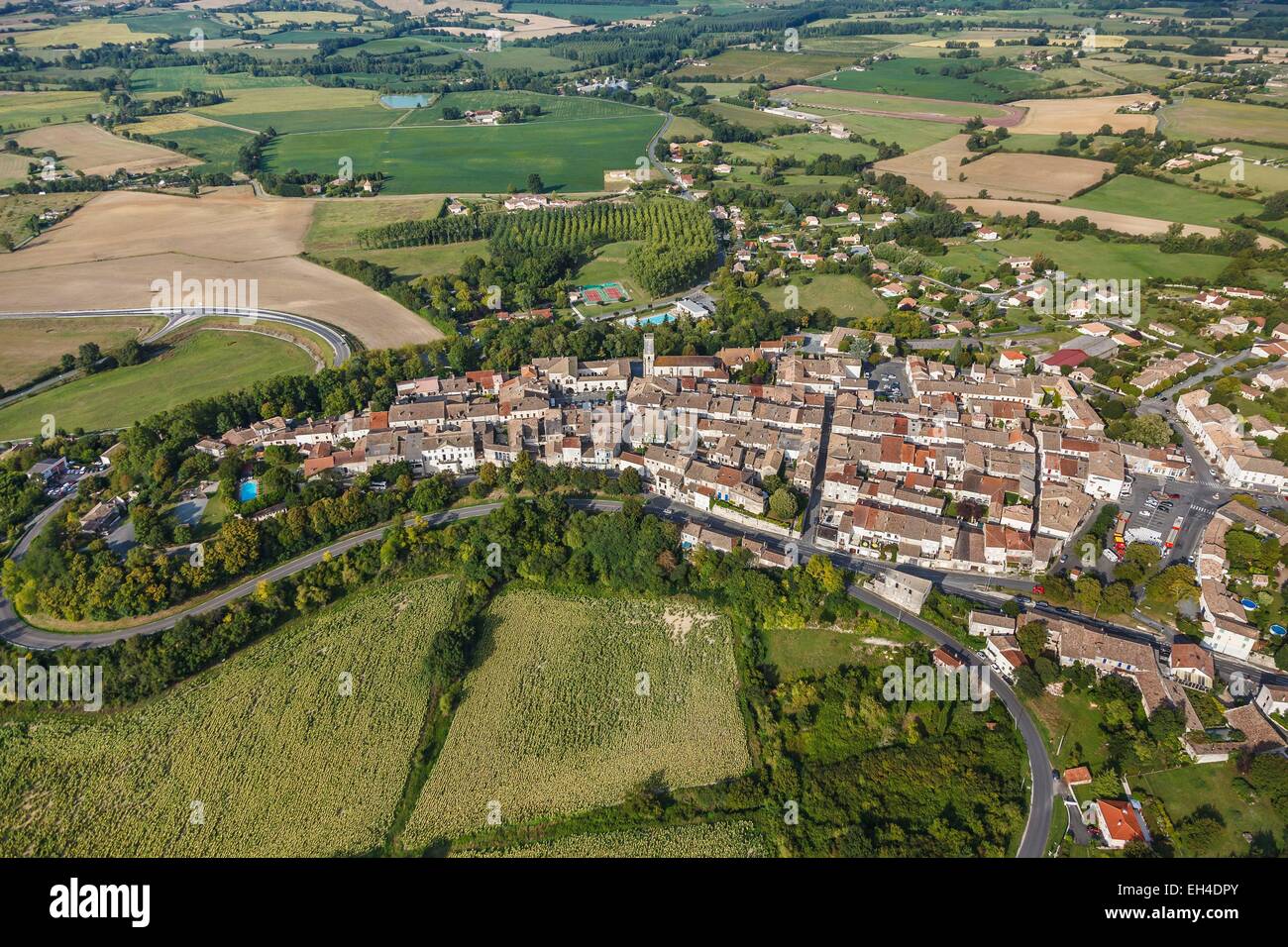 Frankreich, Lot et Garonne, Castillonnes, 13. Jh. ummauerten Stadt, das Dorf (Luftbild) Stockfoto