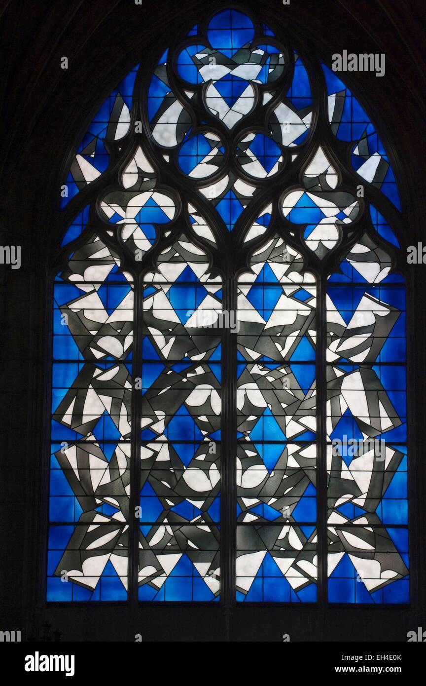 Frankreich, Nièvre, Nevers, Kathedrale Saint Cyr et Sainte Julitte, Glasmalerei von Gottfried Honegger Stockfoto