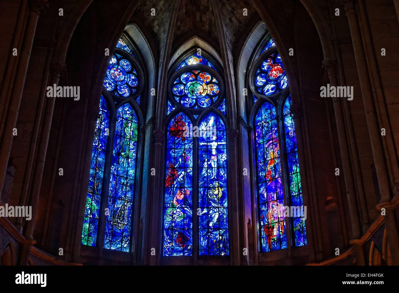 Marne, Frankreich, Reims, Kathedrale Notre-Dame als Weltkulturerbe der UNESCO, Glasmalereien des axialen Tresors erkannte im Jahr 1974 pro Marc Chagall in Zusammenarbeit mit Charles Marq aufgeführt Stockfoto