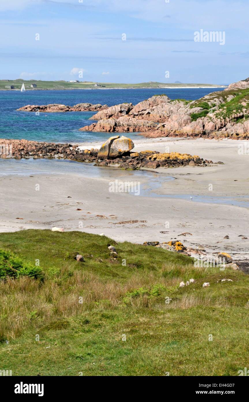 Großbritannien, Schottland, Isle of Mull, Fionnphort äußersten Südwesten der Insel Mull, die Ross of Mull, Knockvologan Strand, Iona Insel im Hintergrund Stockfoto