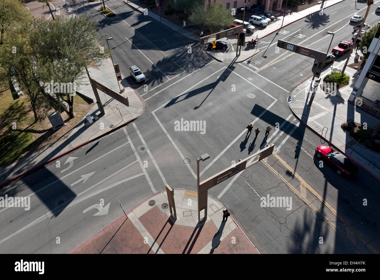 Blick hinunter auf eine Kreuzung, Tucson, Arizona Stockfoto