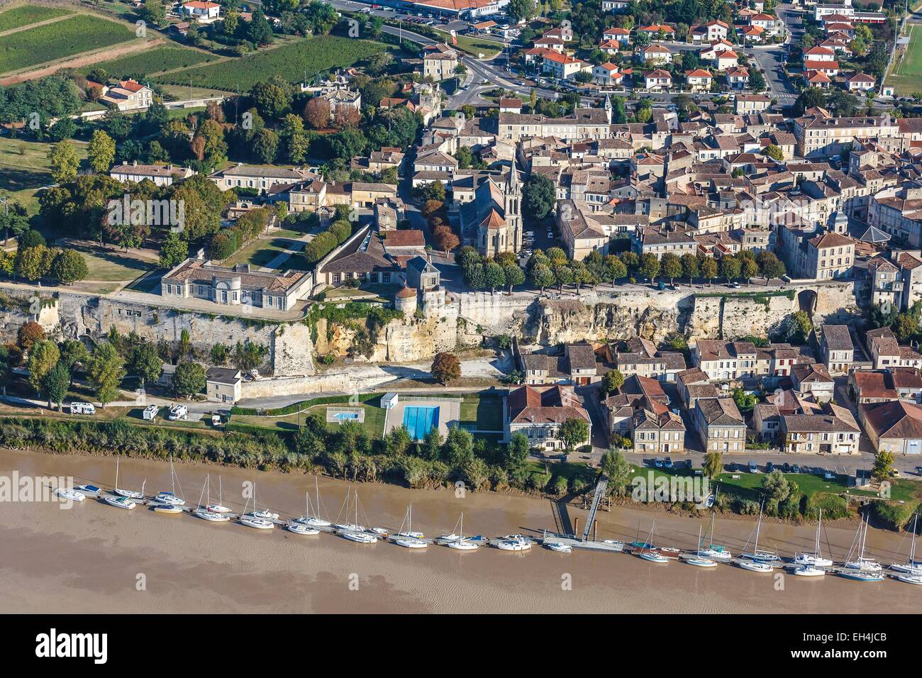 Frankreich, Gironde, Bourg, La Citadelle Schloss und das Dorf am Fluss Dordogne (Luftbild) Stockfoto