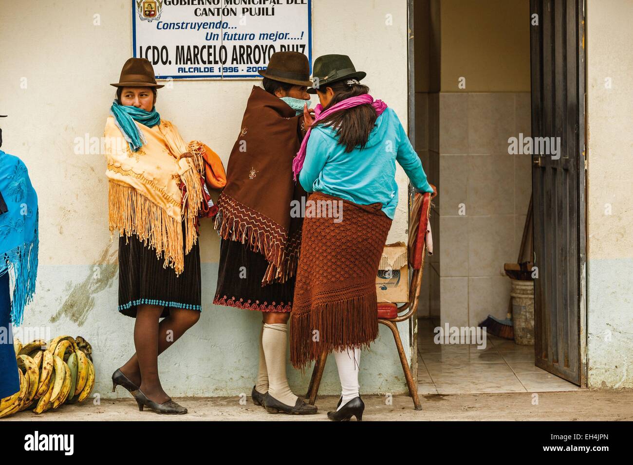 Ecuador, Cotopaxi, Zumbahua, das Dorf von Zumbahua Markttag, Porträt des jungen Bauernmädchen Stockfoto