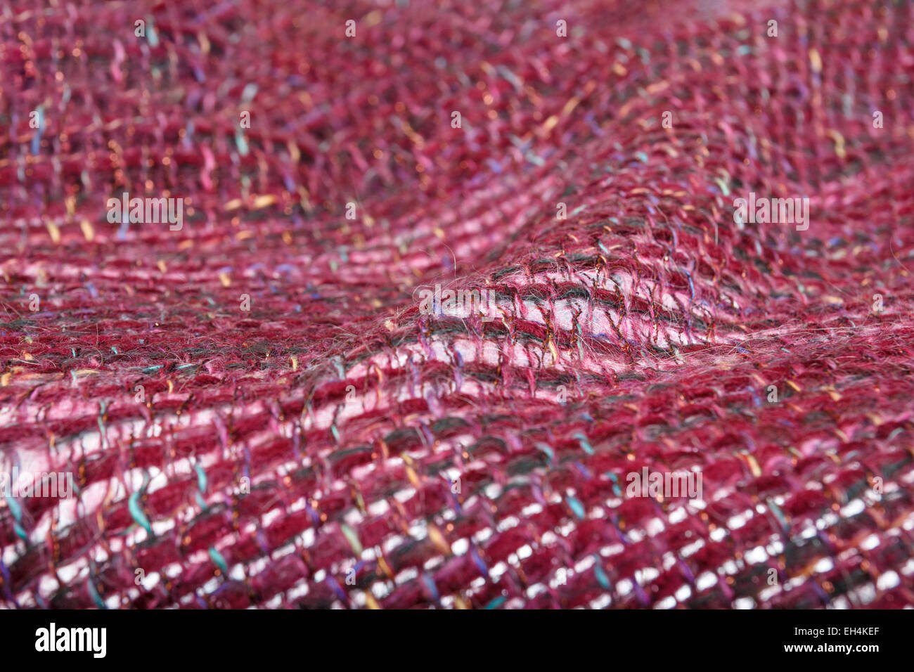 Wolle-Textur der lila handgemachte Schal, gestrickt Hintergrund Stockfoto