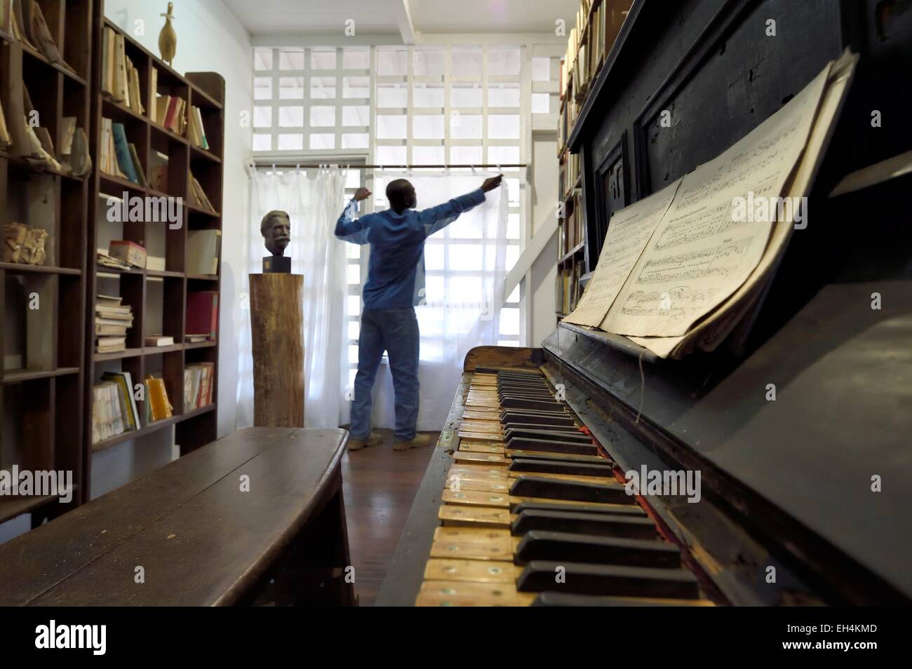 Gabun, Provinz Moyen-Ogooue, Lambarene, das ehemalige Albert Schweitzer Krankenhaus heute ein Museum, das Klavier, auf dem der Arzt Bach spielen gerne Stockfoto