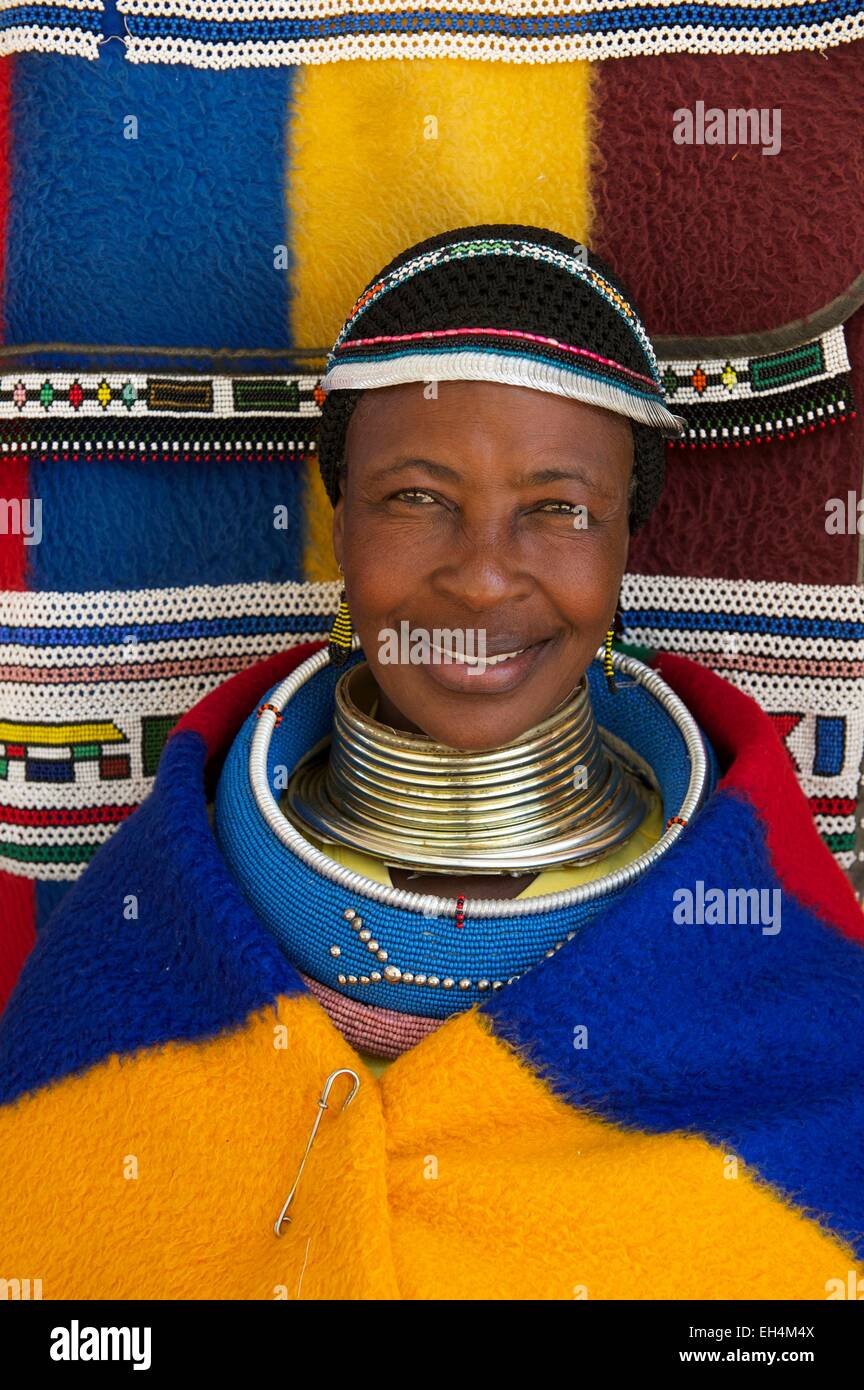 Südafrika, Mpumalanga, Ndebele Frau Stockfoto