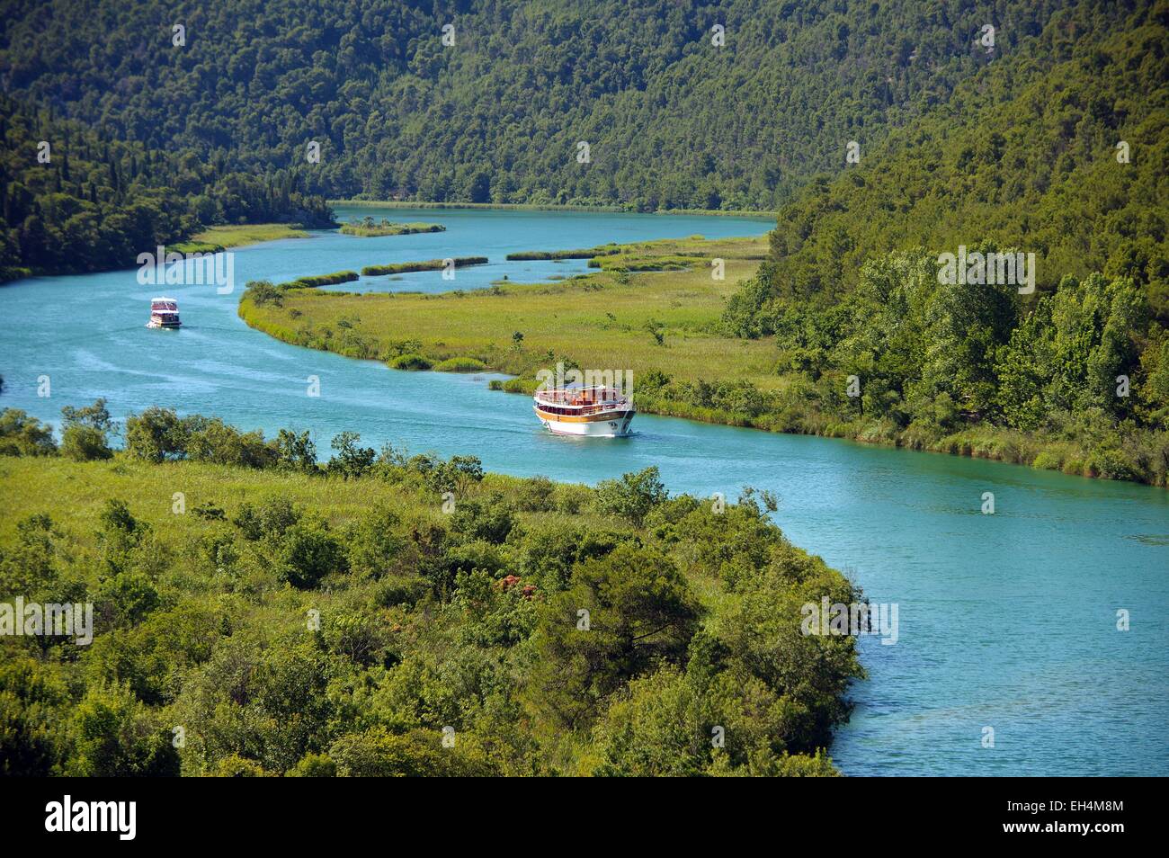 Kroatien, Dalmatien, Krka Nationalpark, Boote auf dem Fluss Stockfoto