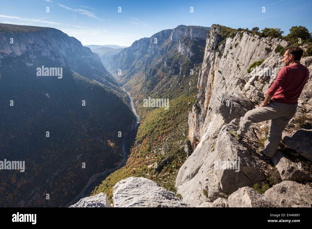 Frankreich, Alpes de Haute Provence, regionalen Naturpark Verdon, Grand Canyon du Verdon, Klippen des Barres Escalès gesehen vom Belvedere von Carelle Stockfoto