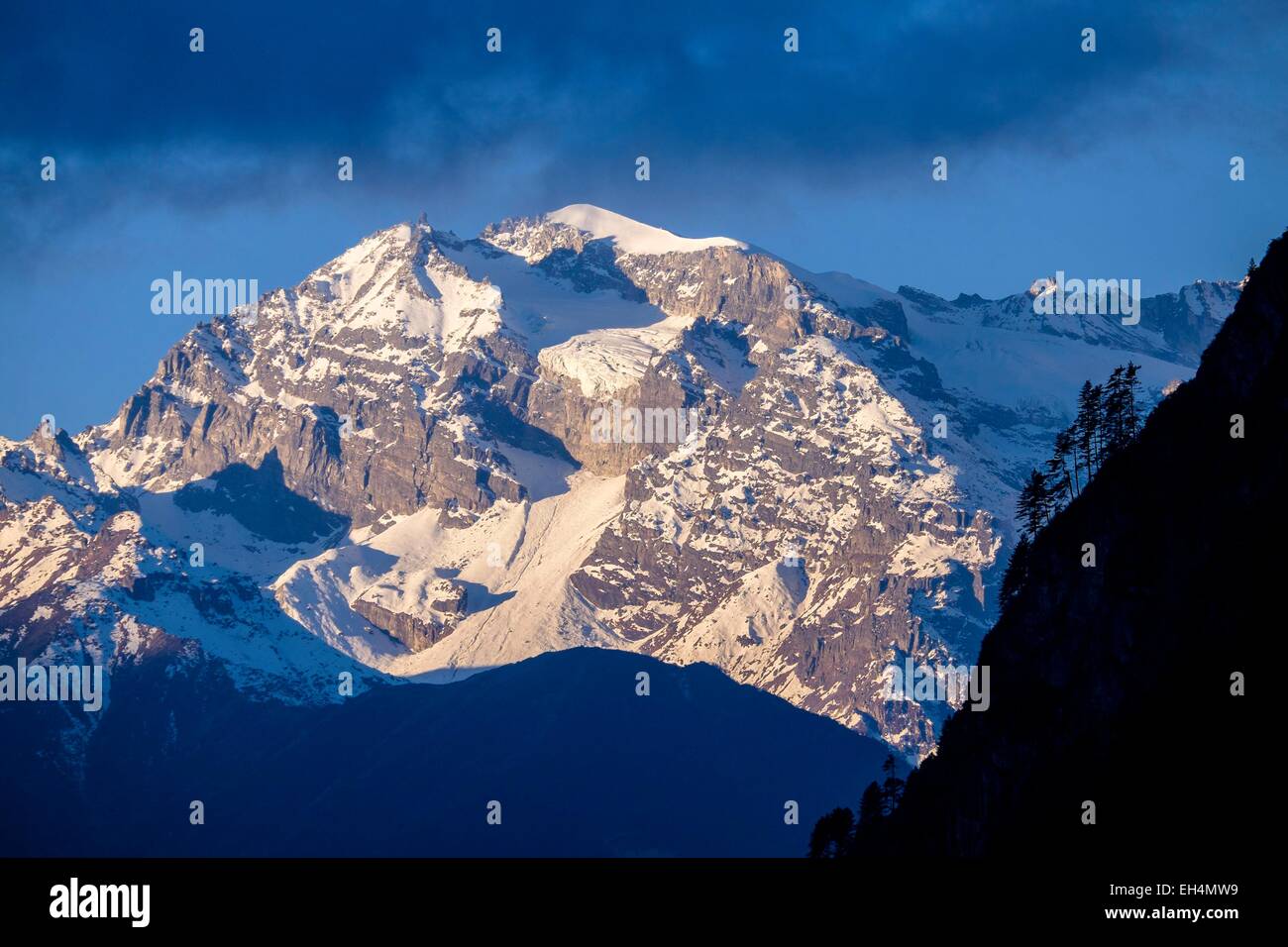 Nepal, Gandaki Zone, Manaslu Circuit zwischen Goa (Gho) und Tal, Annapurnas reichen von Goa Dorf Stockfoto