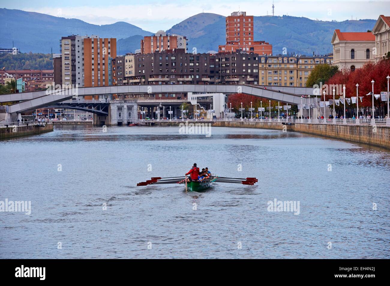 Spanien, Baskisches Land, Bilbao, Boot Ruderer in der Ausbildung auf dem nervion Stockfoto