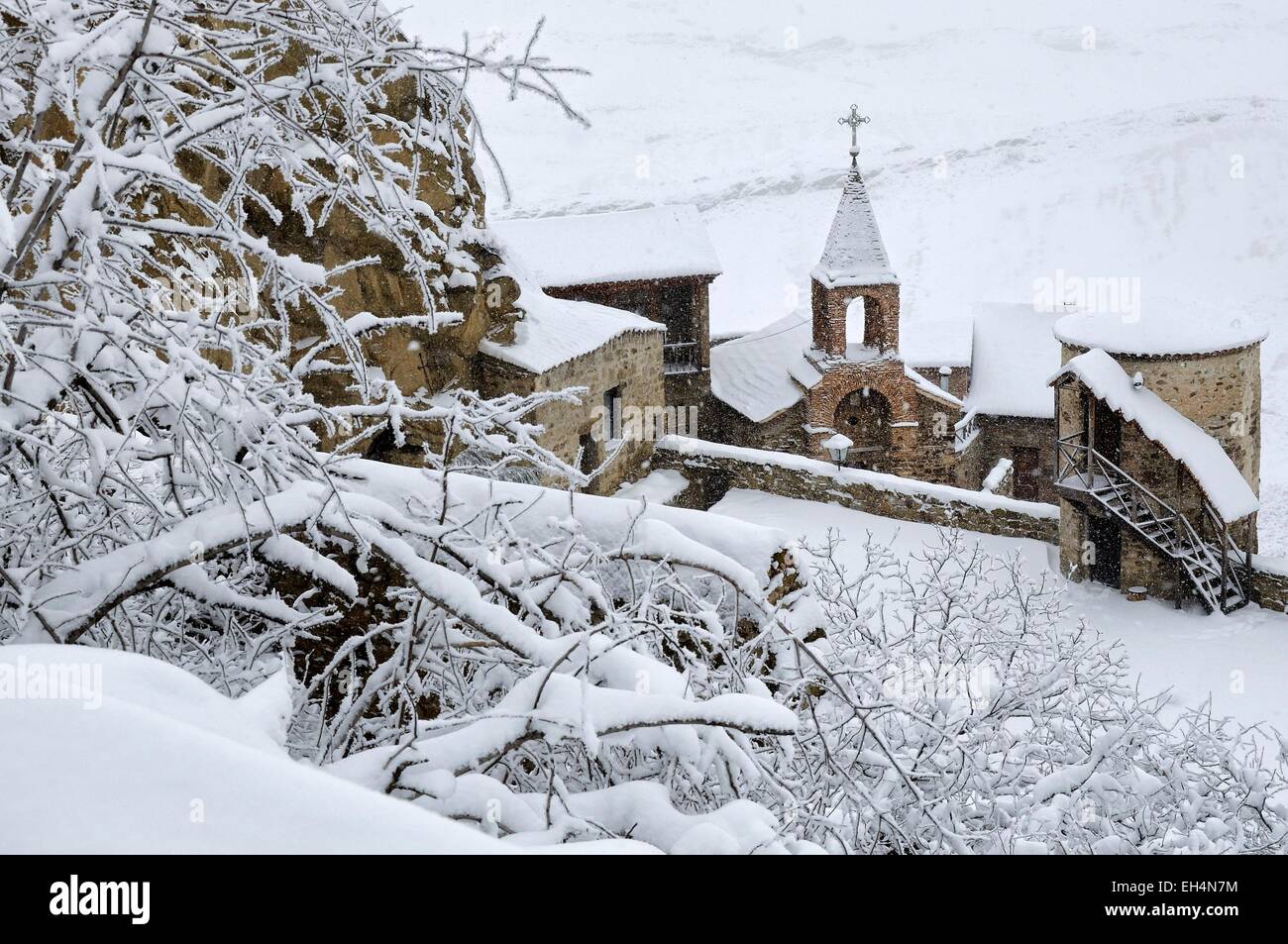 Georgien, Kaukasus, Kachetien, orthodoxe christliche Kloster von David Gareja mit Schnee von der UNESCO als Welterbe gelistet bedeckt Stockfoto