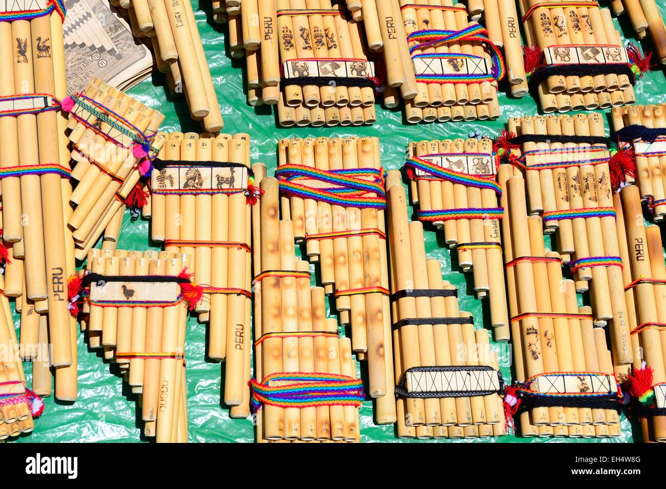 Peru, Cuzco Provinz, Cuzco, Weltkulturerbe von UNESCO Weihnachten Markt, Santurantikuy, Panflöte Stockfoto