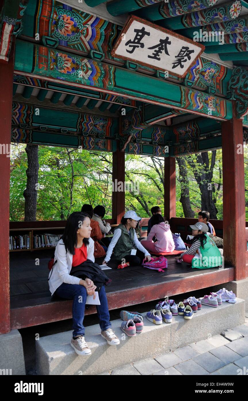 Südkorea, Seoul, Harmonie zwischen Natur und traditioneller Architektur in the Secret Garden (Biwon) der Changdeokgung Palast (Prospering Tugend) von der UNESCO als Welterbe gelistet Stockfoto