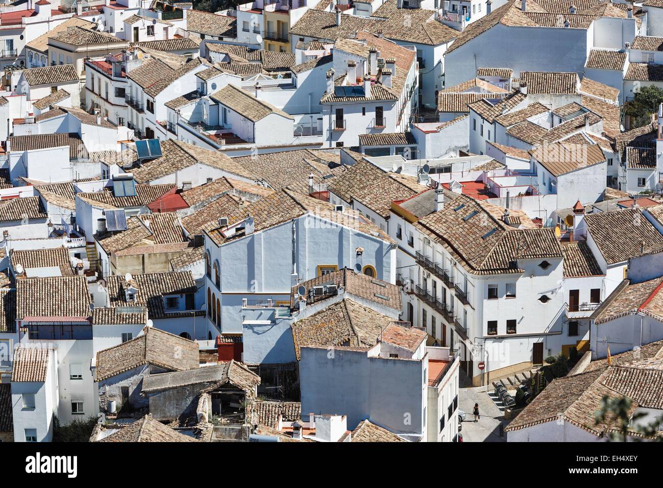 Spanien, Andalusien, Cadix, Ubrique, überwältigende Aussicht auf die Dächer der Innenstadt der Stadt Stockfoto