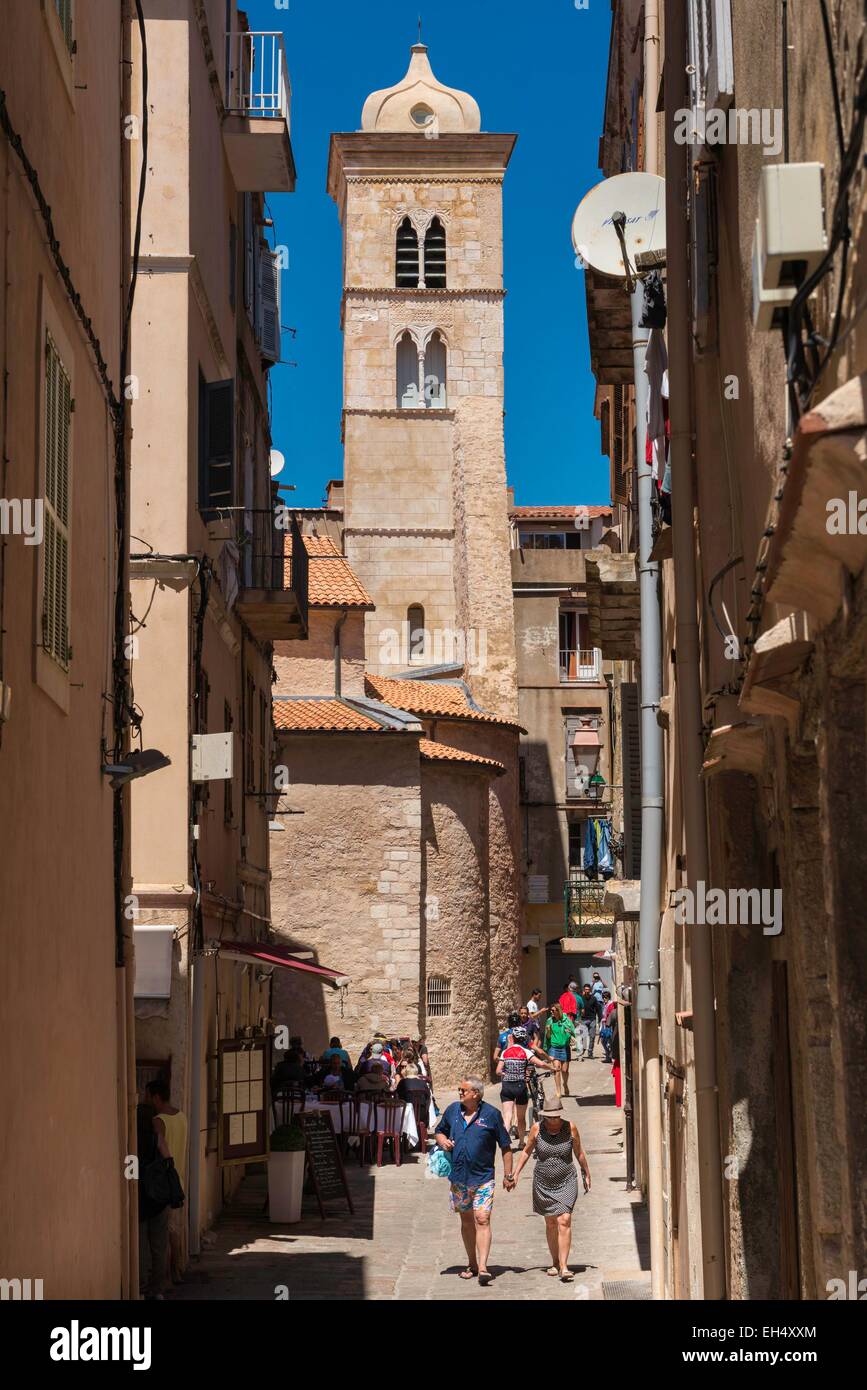 Frankreich, Corse du Sud, Bonifacio, Blick auf Kirche Saint Marie Gewalt Stockfoto