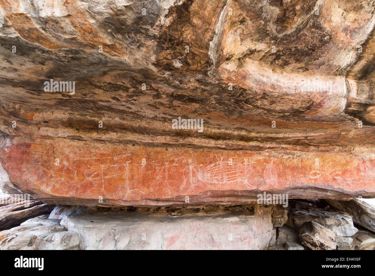Australien, Northern Territory, Kakadu Nationalpark, Weltkulturerbe von UNESCO, Ubirr, Felsenbauten Aborigines Malerei repräsentieren eine Jagdszene Stockfoto