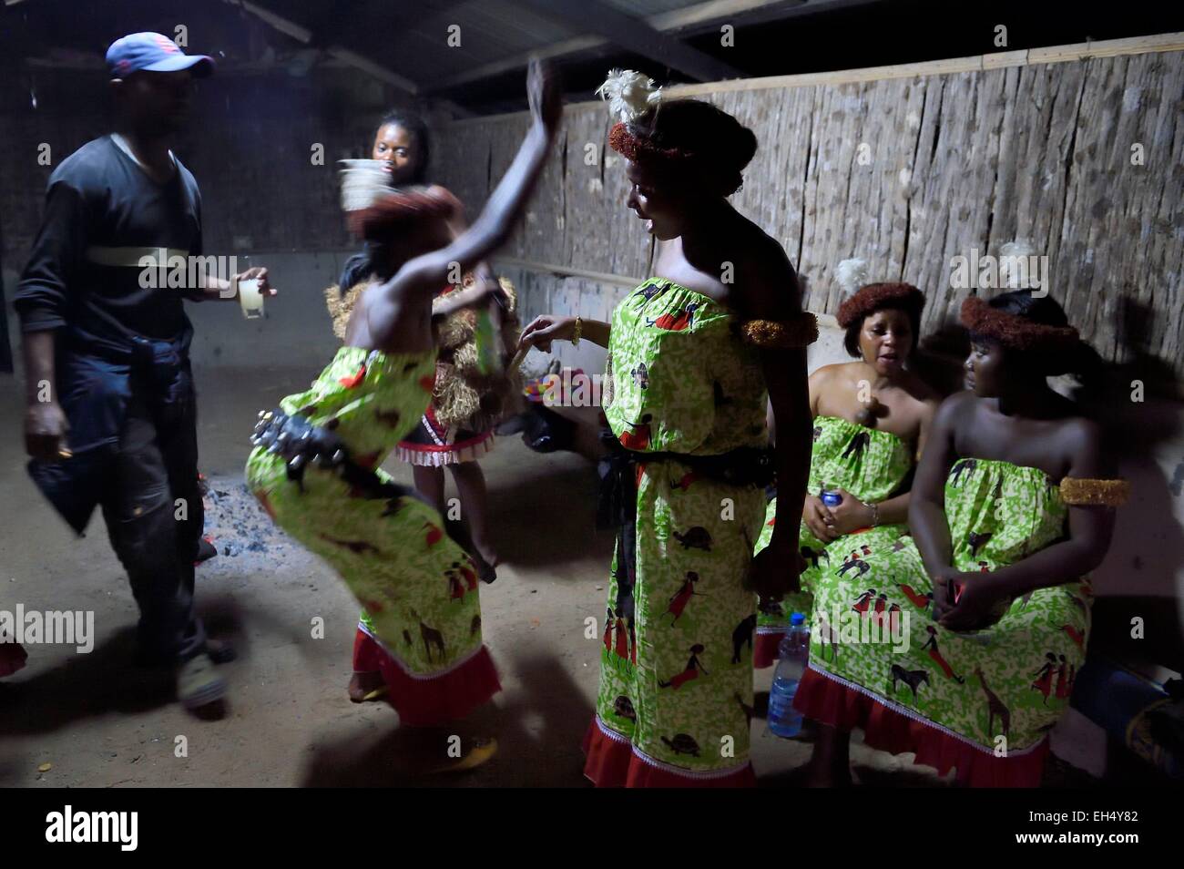 Gabun, Libreville, traditionelle Tänze bei einer Hochzeit Stockfoto