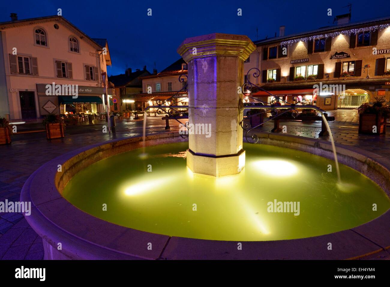 Frankreich, Jura, Les Rousses, Dorfbrunnen, quadratisch, Stockfoto