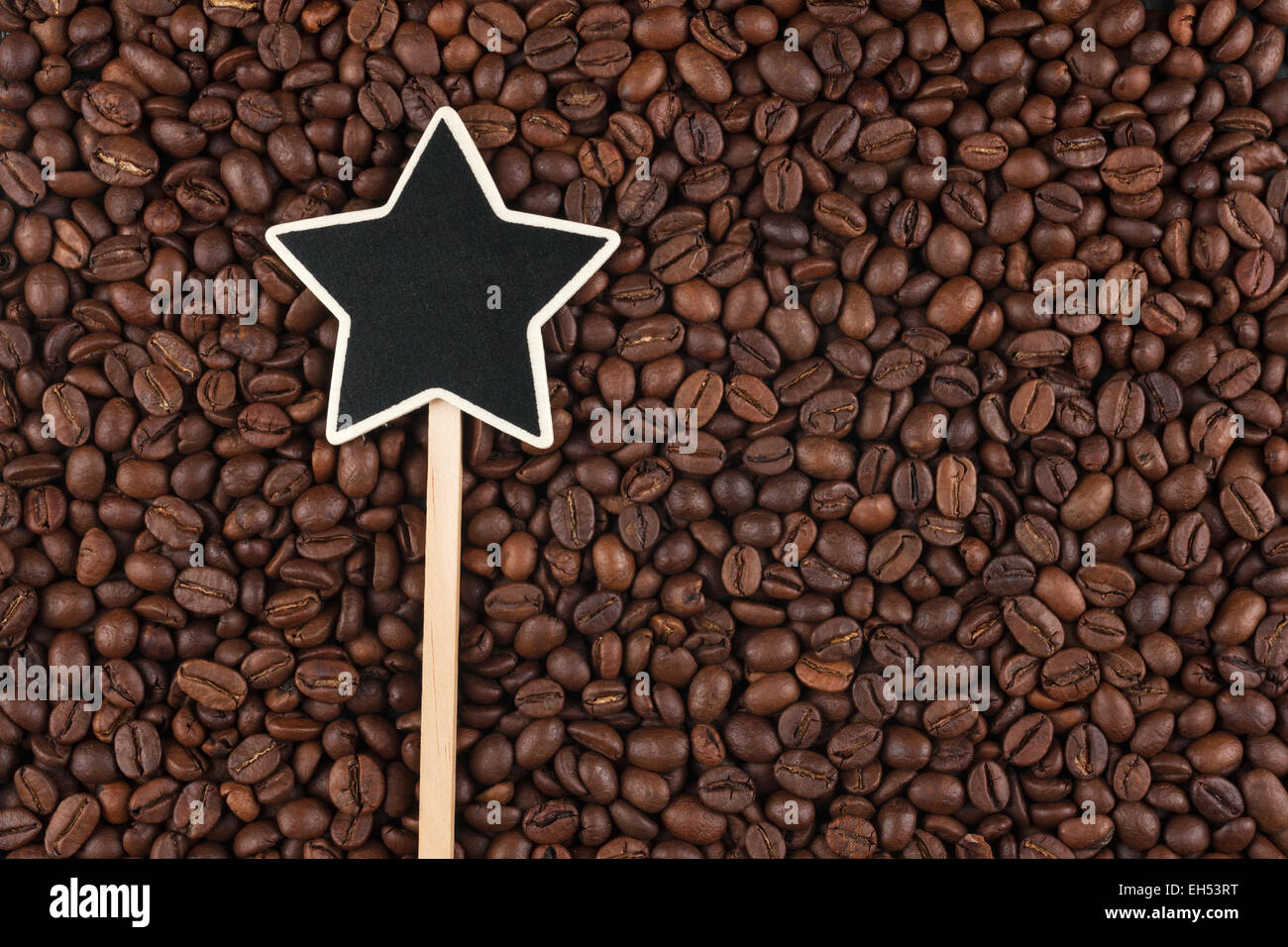 Zeiger, liegt die Zeichen auf Kaffeebohnen, mit Platz für Ihren text Stockfoto