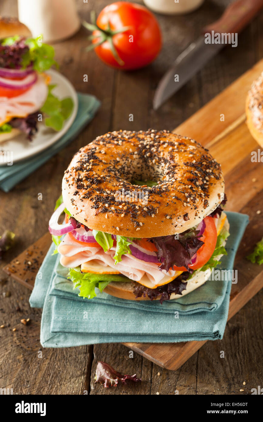 Gesunden Truthahn Sandwich Auf Einen Bagel Mit Salat Und Tomate Stockfotografie Alamy