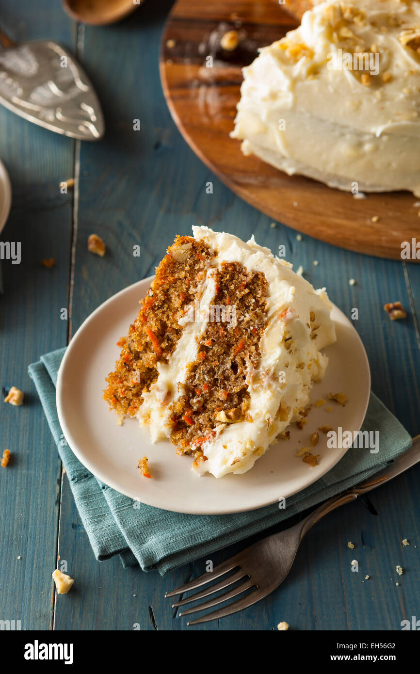 Gesunde hausgemachte Karotte Kuchen bereit für Ostern Stockfoto